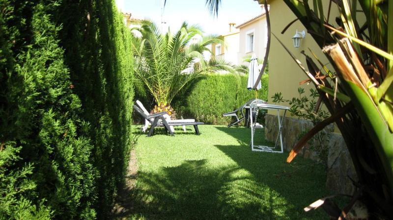 House With Garden At Oliva Nova Golf & Beach Resort Les Deveses Zewnętrze zdjęcie