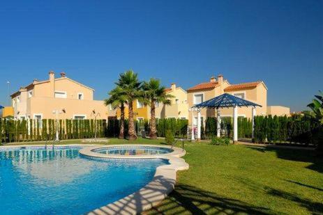 House With Garden At Oliva Nova Golf & Beach Resort Les Deveses Zewnętrze zdjęcie